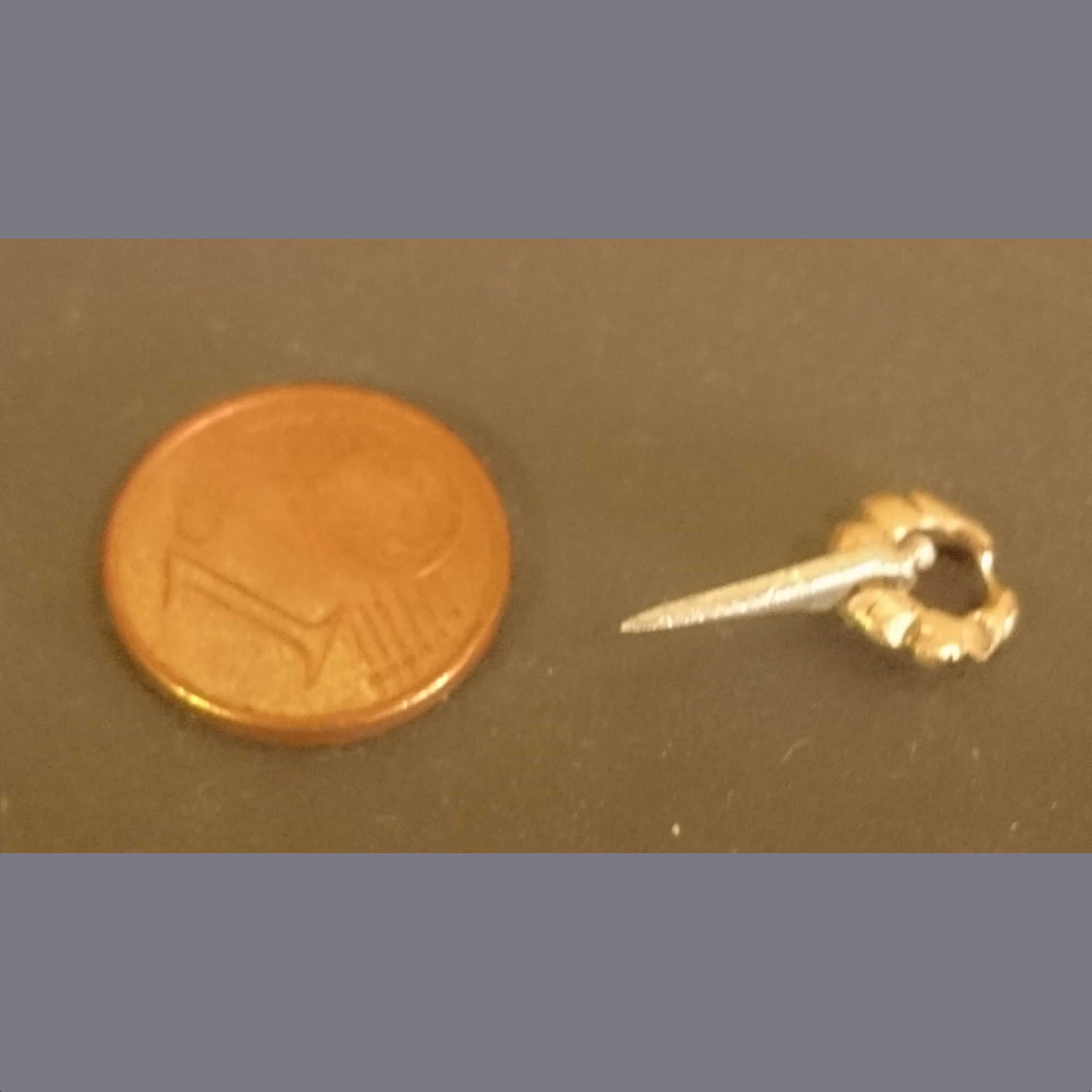 réalisation d'un piercing en micro usinage en laiton et aluminium pour la figurine Hellchick