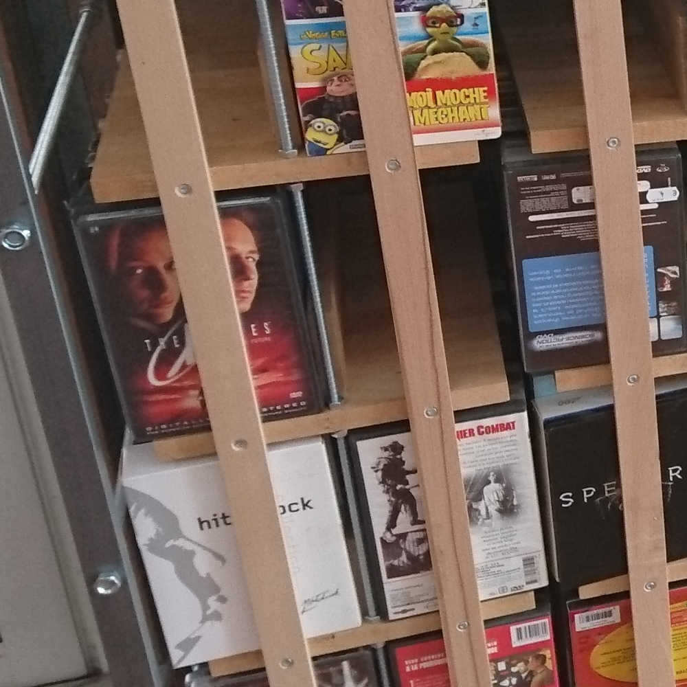 meuble vidéos design compact bois et métal