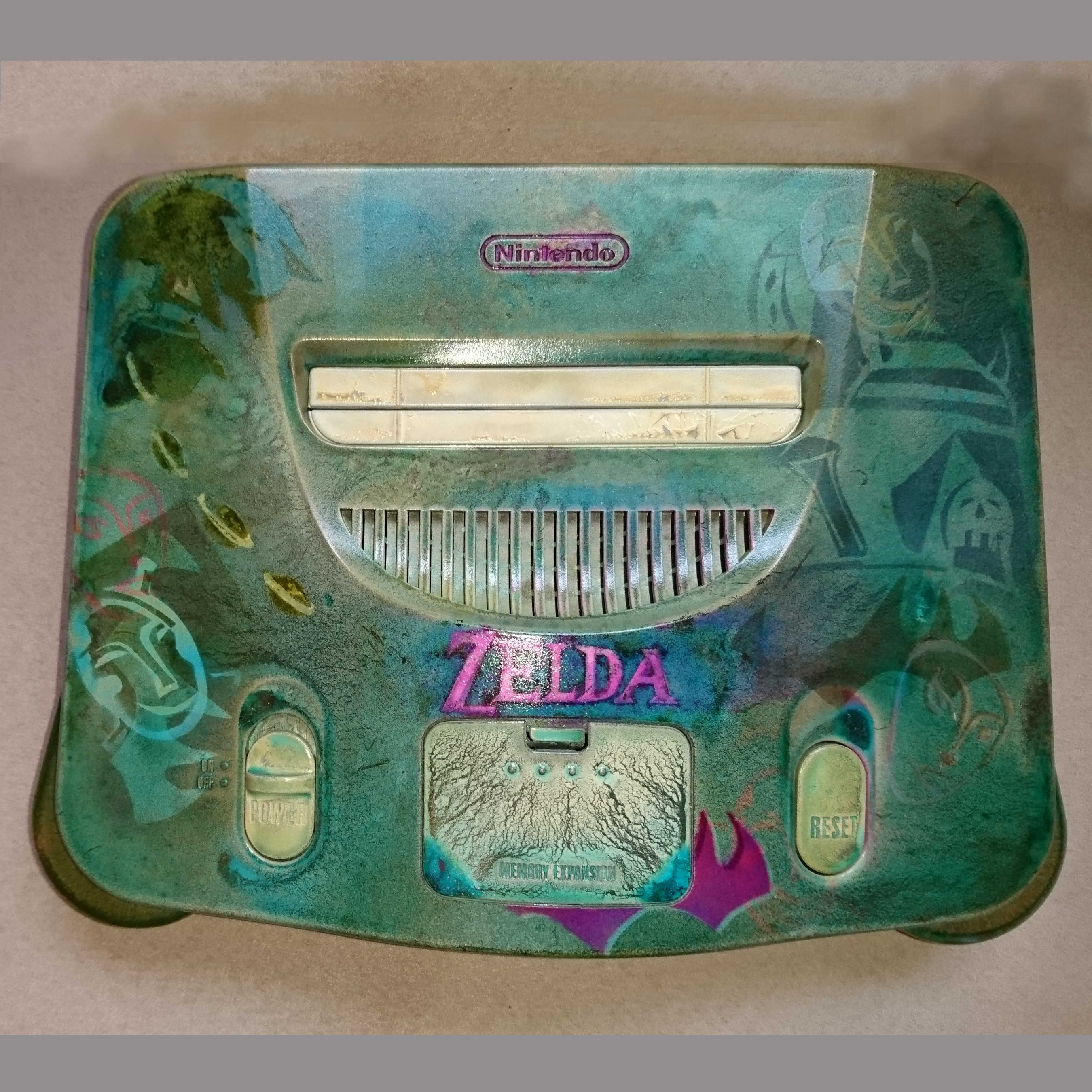 console nintendo 64 personnalisée, peinture aérographe thème graphique majora's mask